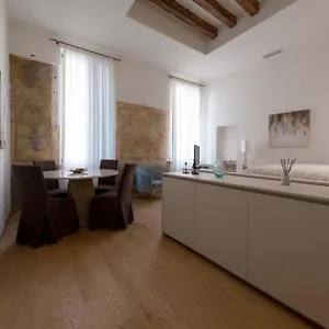 https://home-venice-apartments-rialto-4.hotelslidodijesolo.com